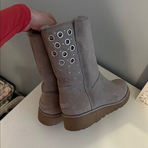 UGG UGG MADISON GROMMET WEDGE BOOT